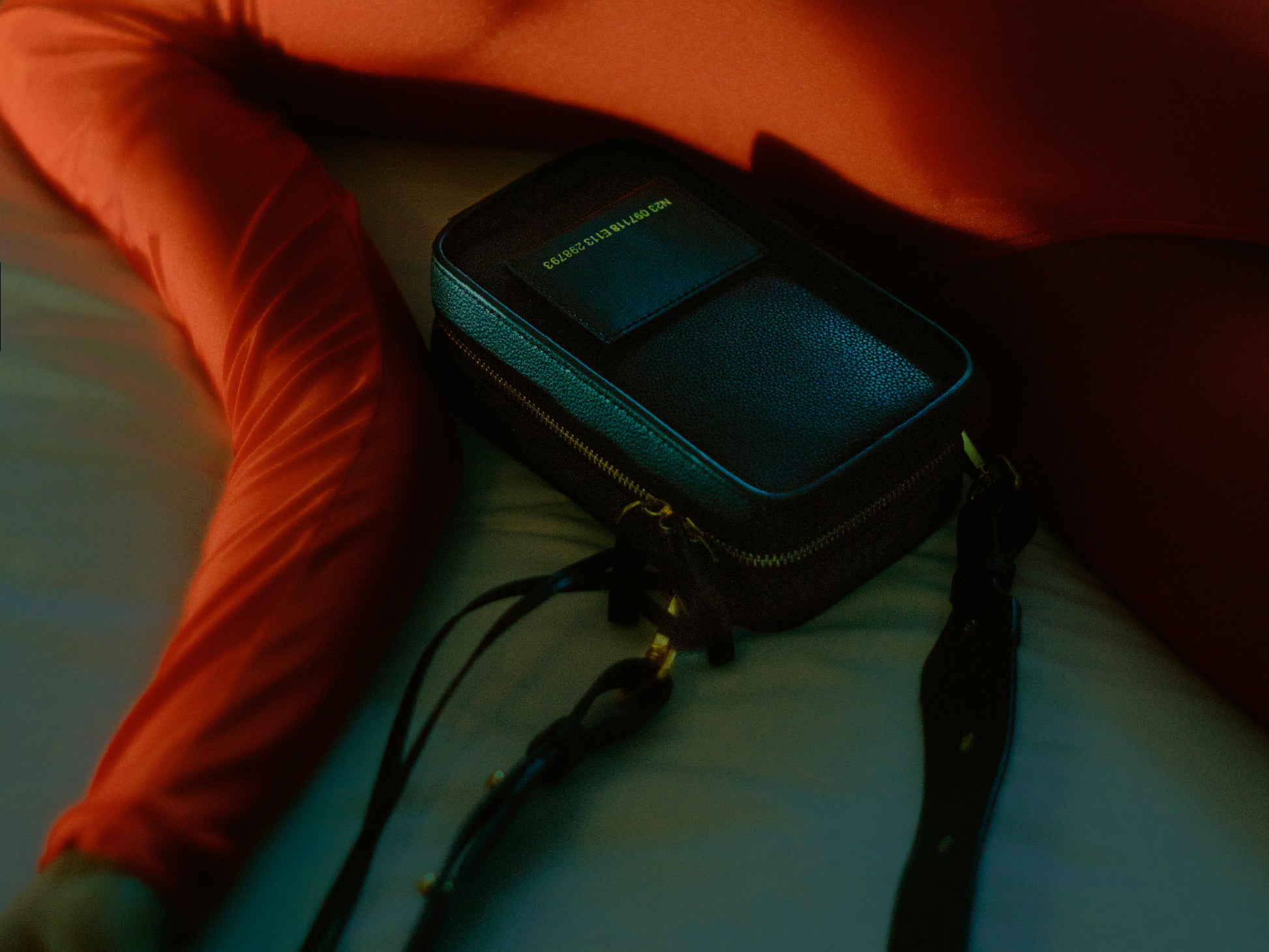 BIÉDE(ビエダ)公式ストア通販 - ELEMENT 10《DEP.》BLACK EDGE iphone バッグ フォーンバッグ quentin shih クエンティン・シー 时晓凡